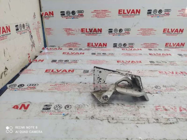 5N0821135 | VW Tiguan Sol Ön Çamurluk Braketi VAG