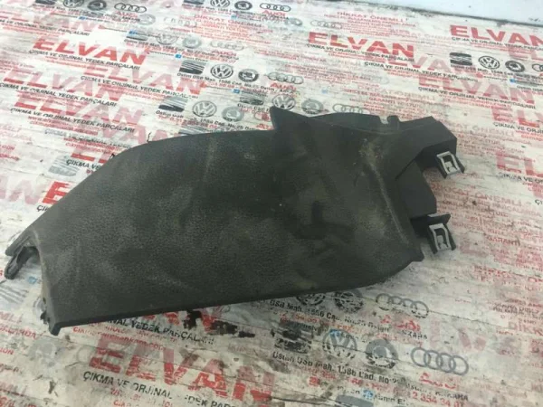 8V4868605 | Sol Arka Direk Kaplaması | Audi A3, RS 3 VAG