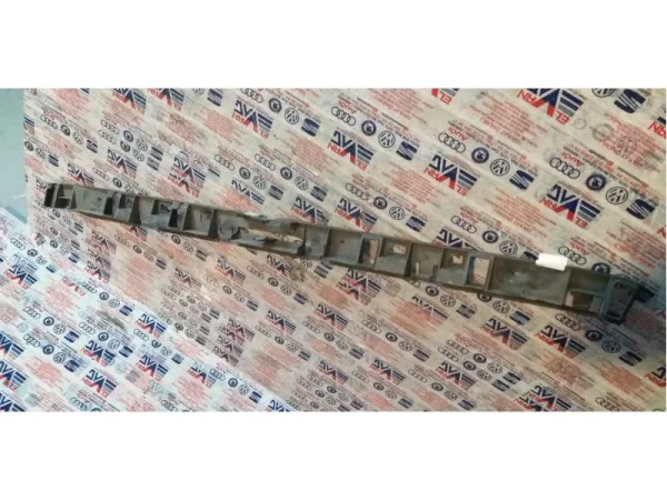 5C6807863 | VW Jetta Arka Tampon Orta Braketi VAG