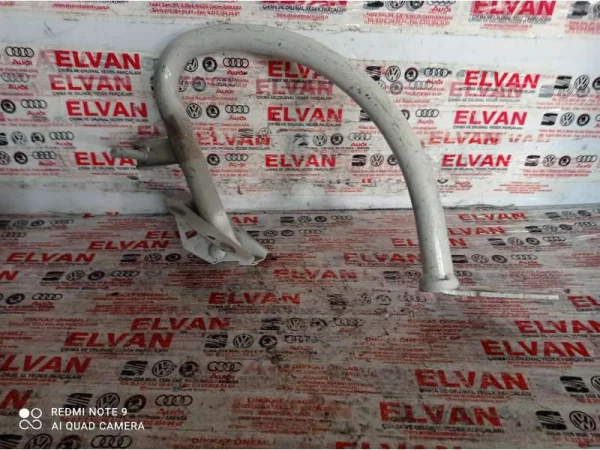 8K5827302J | Audi A4 Sağ Bagaj Kapağı Menteşesi VAG