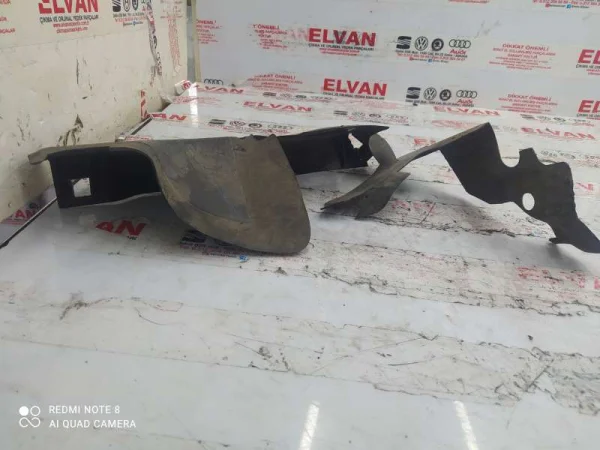 5C6121283 | VW Jetta Sol Radyatör Braketi VAG