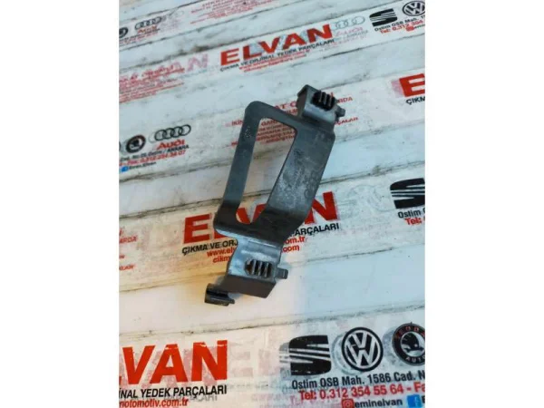8V5867192 | Orta Direk Kaplaması | Audi A3, RS 3 VAG