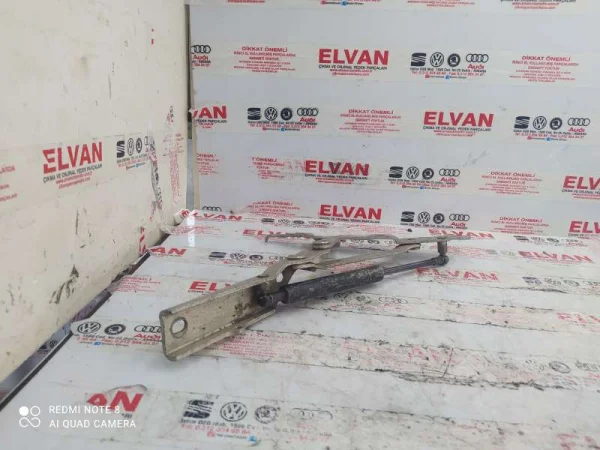 893827302A | Sağ Bagaj Kapağı Menteşesi VAG