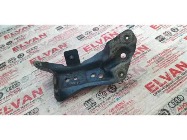 8P0821136 | Audi A3 Sağ Çamurluk Bağlantı Braketi VAG