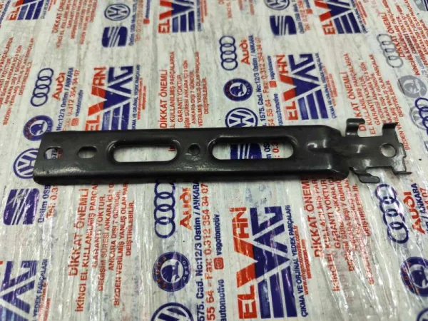 8V0880353B | Göğüs Bağlantı Demiri | Audi A3, RS 3 VAG