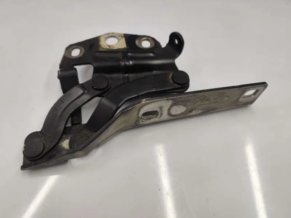 3AA823302 | VW Passat Sağ Motor Kaput Menteşesi VAG