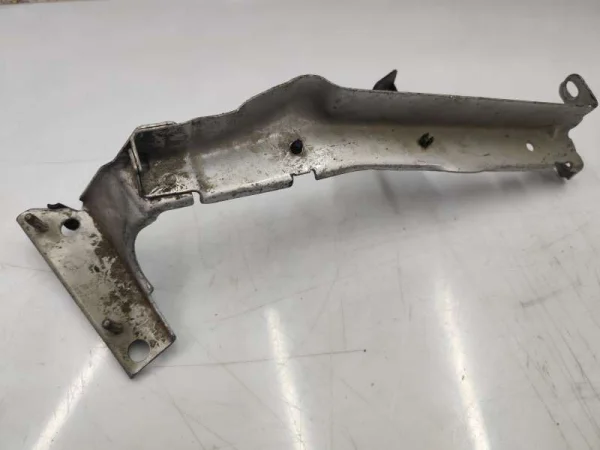 8K0821135B | Audi A4 Sol Ön Çamurluk Braketi VAG