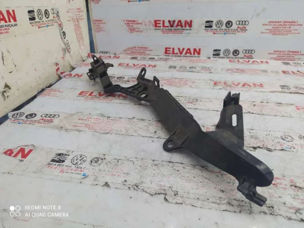 8V5880756 | Audi A3 Sağ Göğüs Bağlantı Braketi VAG