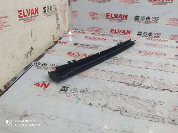 1K9839904C | VW Golf Arka Sağ Kapı Direk Çıtası VAG