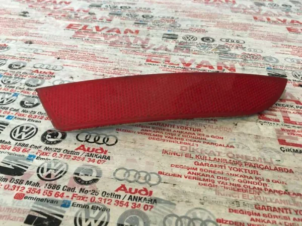 1P0945105E | Seat Leon Sol Arka Tampon Reflektörü VAG