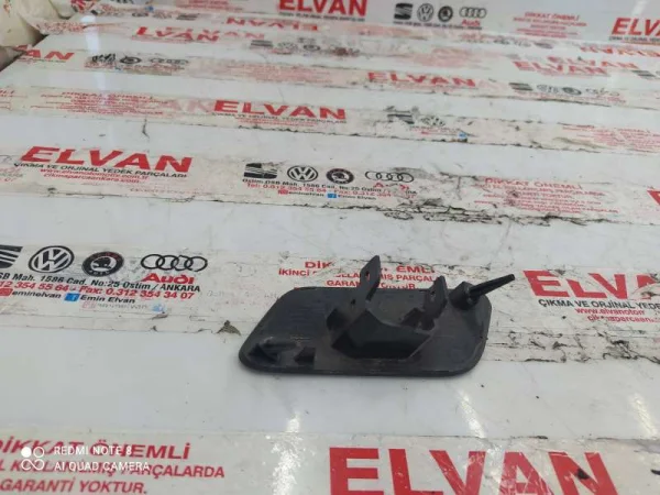 81A955276 | Audi Q2 Sağ Far Yıkama Kapağı VAG