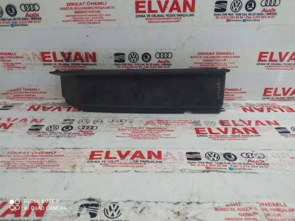 2K1945311 | VW Caddy Sol Arka Stop Lambası Çerçevesi VAG