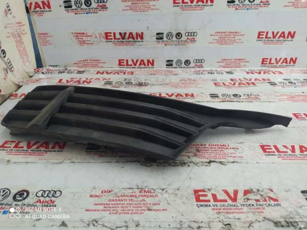 8V3807681AA | Audi A3 Sol Sis Far Izgarası VAG