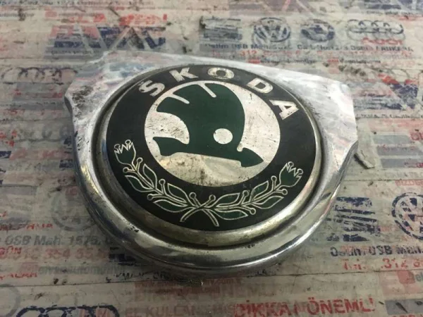 1U0853661A | Skoda Octavia Ön Panjur Çerçeve Kromu VAG