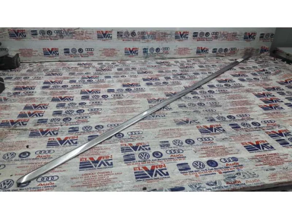 3C0853515C | VW Passat Sol Ön Kapı Çıtası VAG