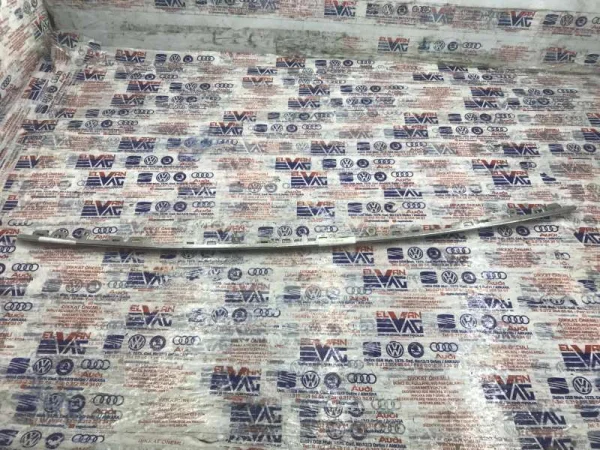 3AA853765 | VW Passat Ön Tampon Orta Izgara Alt Nikelajı VAG