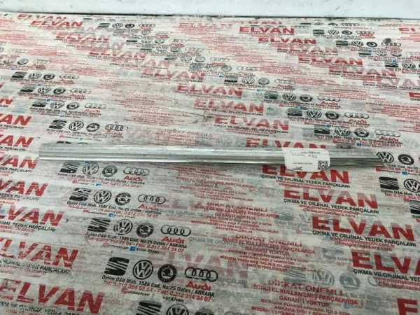 7E5853102 | VW Transporter Sağ Ön Panjur Süs Çıtası VAG