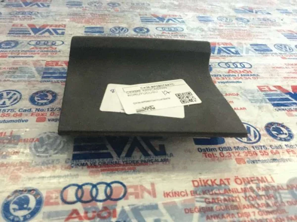 8P0807441C | Audi A3 Arka Tampon Çeki Demiri Kapağı VAG