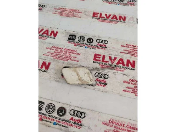 8V3807241 | Audi A3 Ön Tampon Çeki Demiri Kapağı VAG