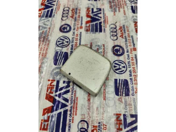 3AE807441A | VW Passat Arka Tampon Çeki Demiri Kapağı VAG