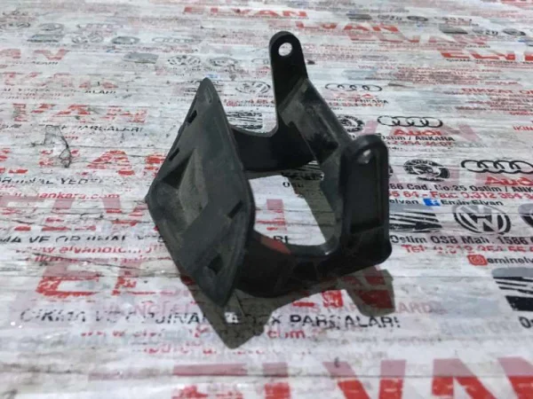 8X0807564 | Audi A1 Sağ Tampon Braketi VAG