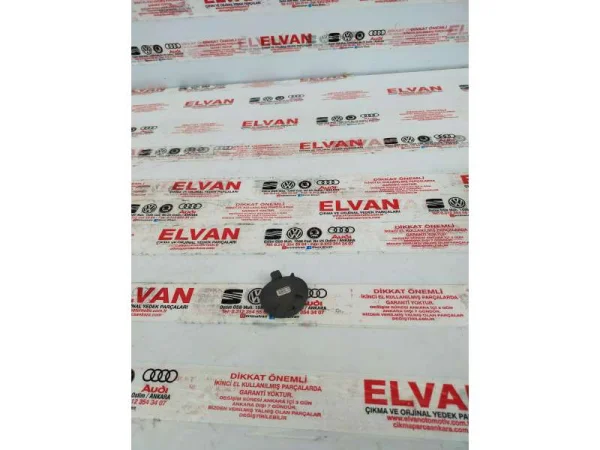 5G6807441 | Arka Tampon Çeki Demiri Kapağı | VW E-Golf, Golf VAG