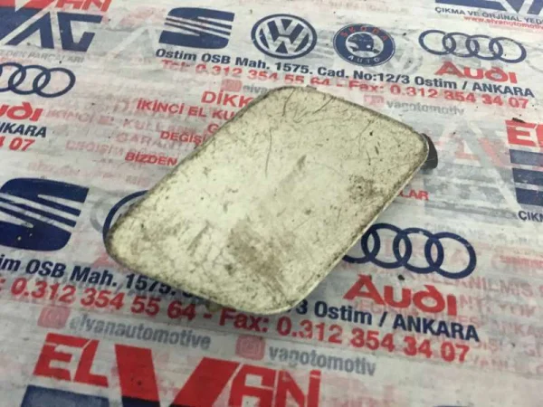 8V5807241 | Audi A3 Ön Tampon Çeki Demiri Kapağı VAG