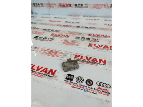 8V4807441 | Audi A3 Arka Tampon Çeki Kapağı VAG