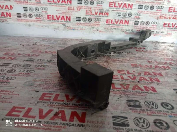 7D0807394 | VW Transporter Arka Tampon Sağ Braketi VAG
