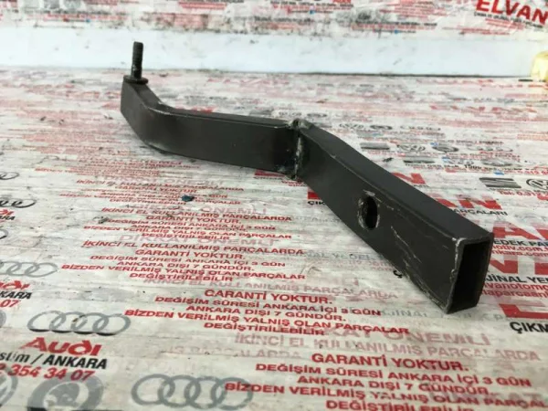 8K0805528A | Sağ Radyatör Paneli Bağlantı Ayağı | Audi A4, A5 VAG