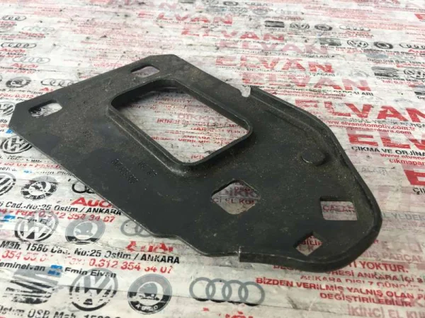 8K0805500 | Sağ Şase Kolu Sabitleme Demiri | Audi A4, A5 VAG
