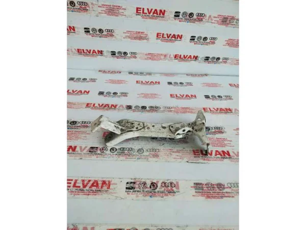 8U0821135C | Çamurluk Braketi VAG