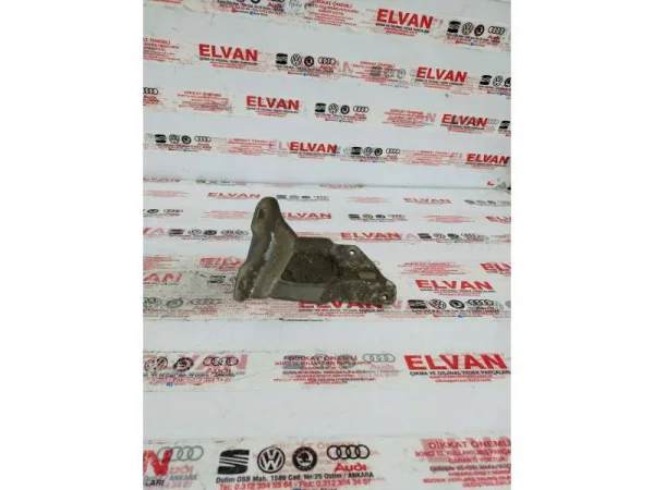 5M0821135 | VW Golf Sol Ön Çamurluk Bağlantı Braketi VAG