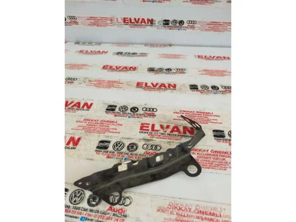 8V0821092B | Sağ Ön Çamurluk Bağlantı Braketi | Audi A3, RS 3 VAG