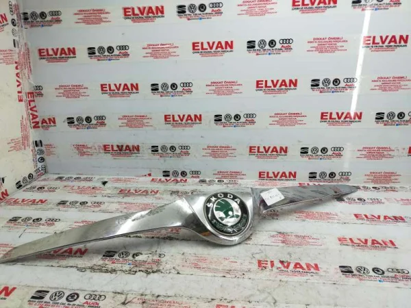 5J0853661A | Ön Tampon Üst Izgarası VAG