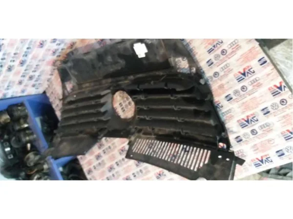 3C0853651AD | VW Passat Ön Panjur VAG