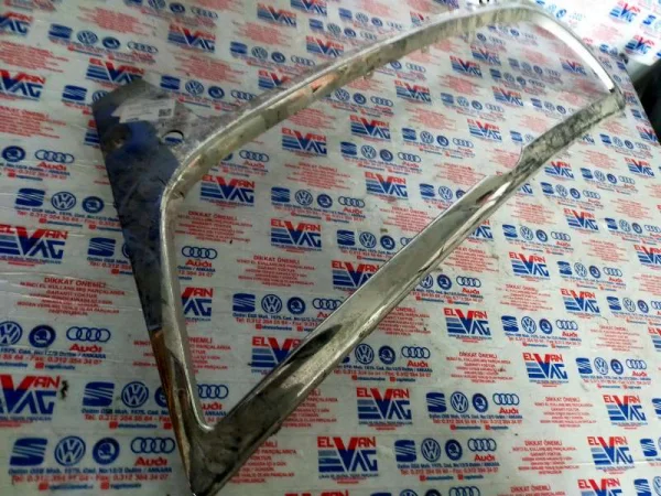 3C0853761 | Ön Panjur Çerçevesi VAG