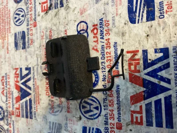 3C8807441A | VW CC Arka Tampon Çeki Demiri Kapağı VAG
