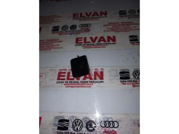 8V4807441A | Audi A3 Arka Çeki Demiri Kapağı VAG