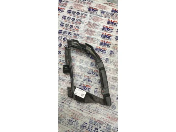5C6807262 | VW Jetta Sağ Sis Farı Yuvası VAG