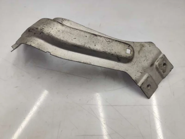 1J0821136C | Çamurluk Braketi VAG