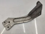 1J0821136C | Çamurluk Braketi - 3