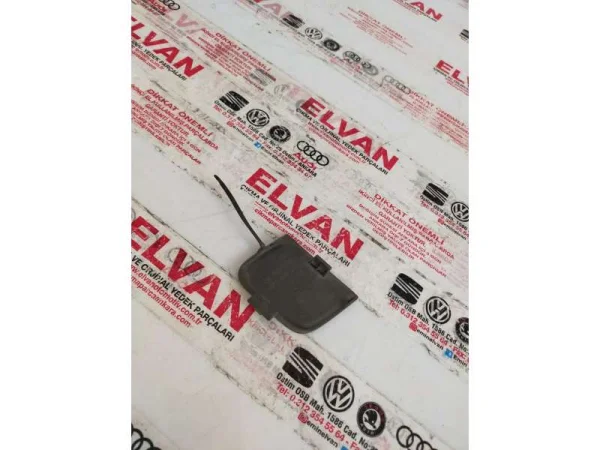 8P3807241 | Audi A3 Ön Tampon Çeki Demiri Kapağı VAG