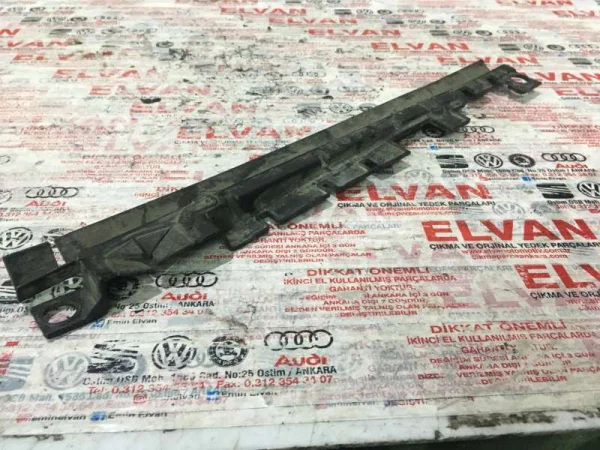 8W0121292B | Üst Radyatör Hava Kılavuzu | Audi A4, A5 VAG
