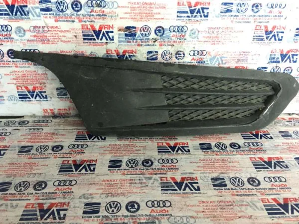 5C6853666 | VW Jetta Sağ Sis Farı Kapağı VAG