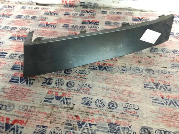 1Z5813346 | Skoda Octavia Sağ Stop Lamba Alt Plastiği VAG