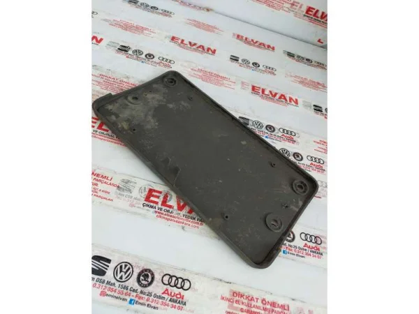 3C0807285 | VW Passat Ön Plaka Altlığı VAG