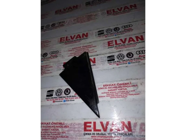 8U0853274C | Çamurluk Kaplama Çıtası | Audi Q3, RS Q3 VAG