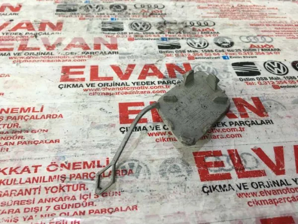 8V3807241A | Audi A3 Ön Çeki Demiri Kapağı VAG