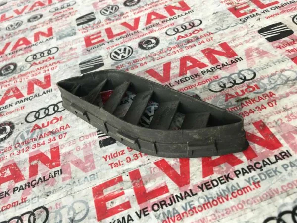 8T0819794 | Audi A5 Sağ Havalandırma Izgarası VAG
